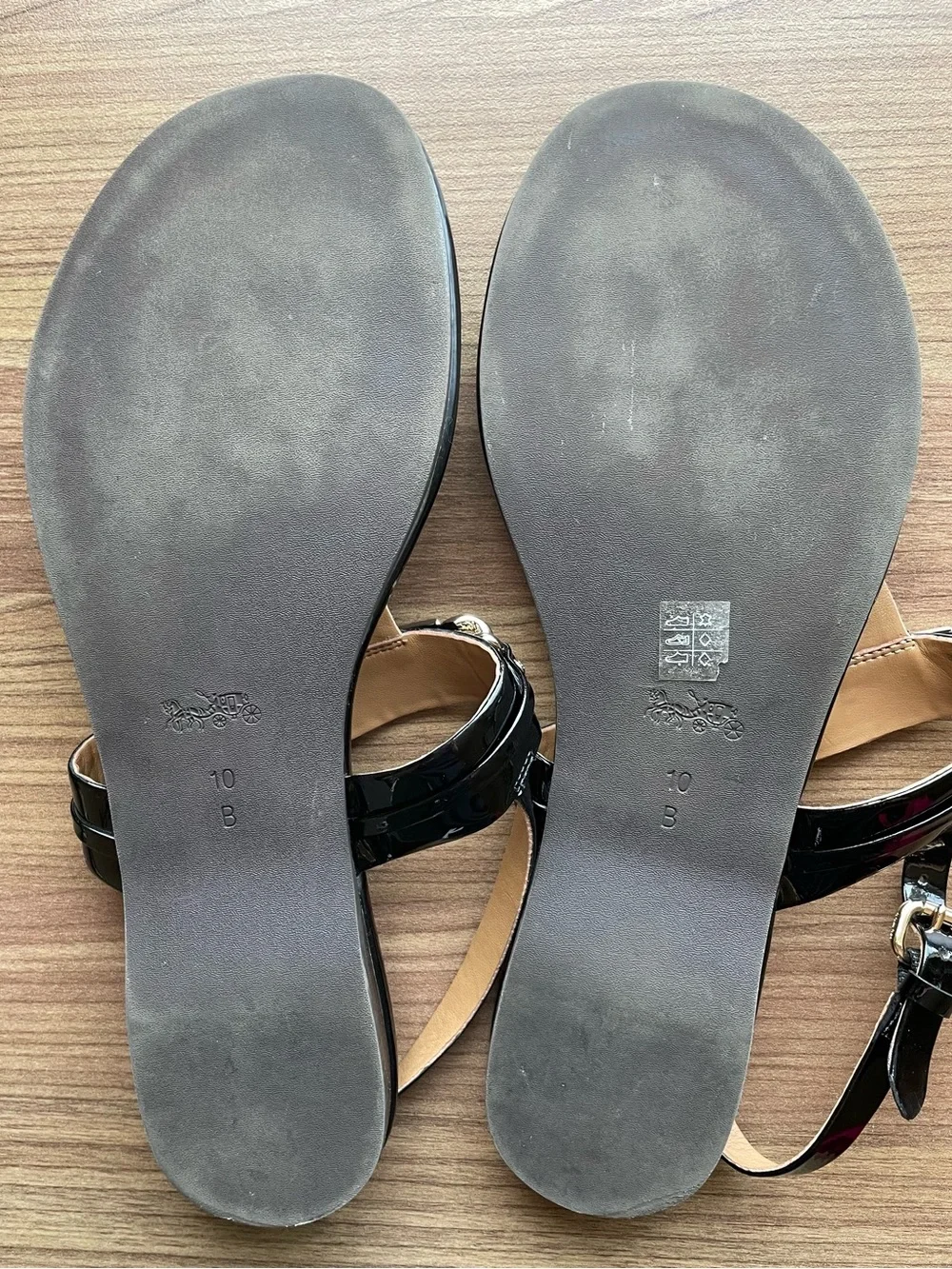 Coach Caterine Black Patent Leather T-Strap Sandals Plaque Gold 10B